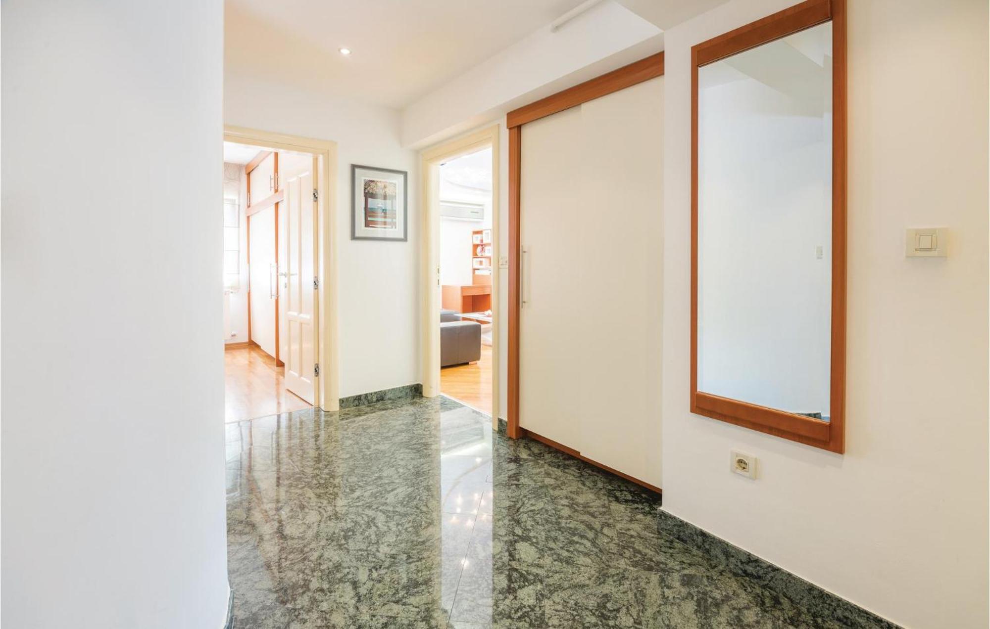 Cozy Apartment In Rijeka With Kitchen Exteriér fotografie